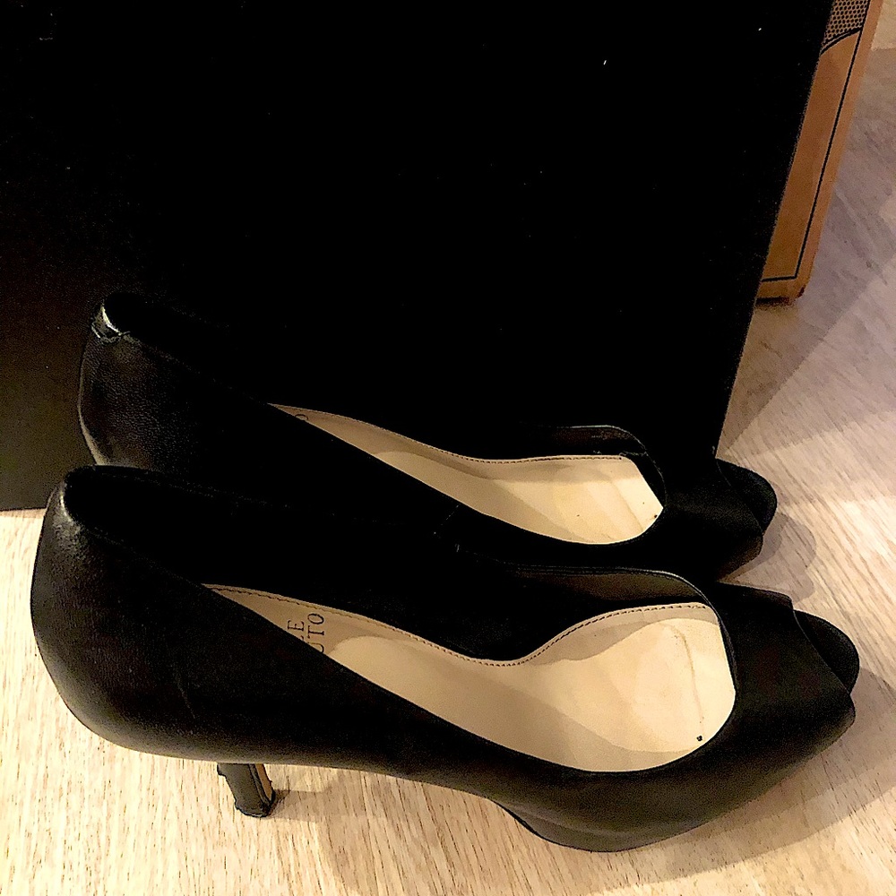 Vince Camuto Classic Black Leather Heels 7.5